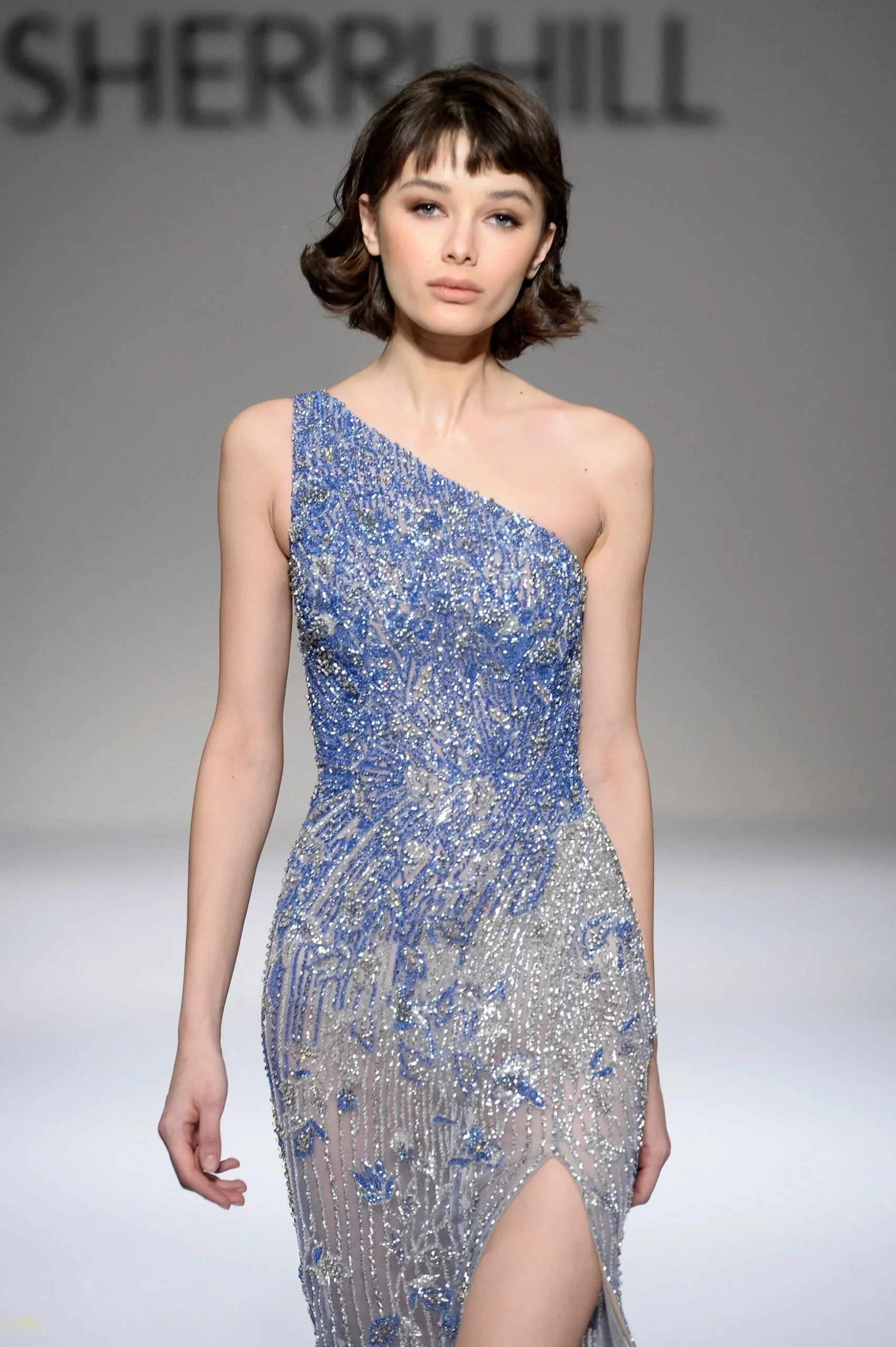 44568